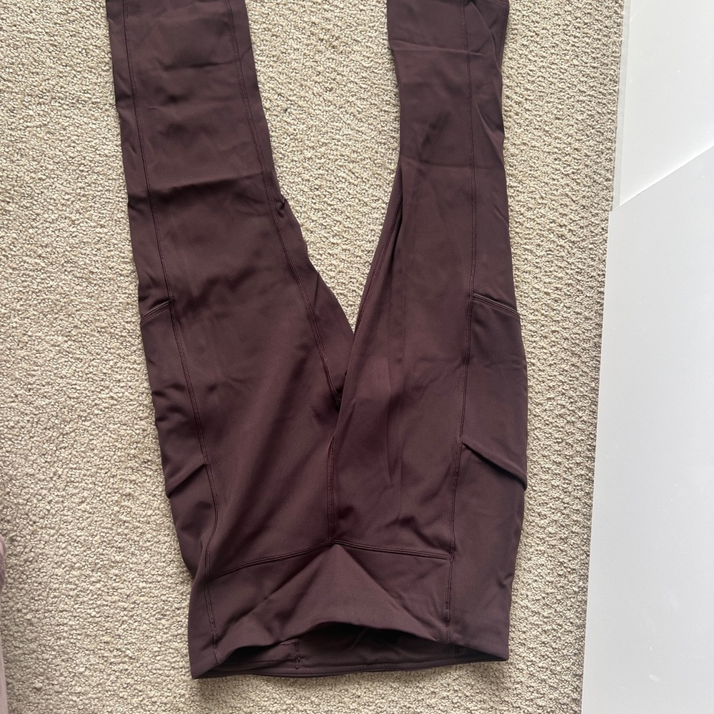 Lululemon purple capri Leggings with side pockets